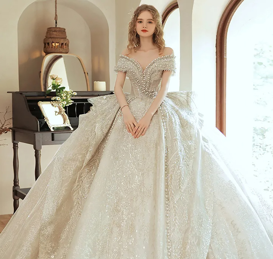 Romantic Ball Gown Wedding Dresses Lace Pearls Off Shoulder Layered Pleat Backless Lace Up Court Gown Custom Made Bridal Plus Size Vestidos De Novia