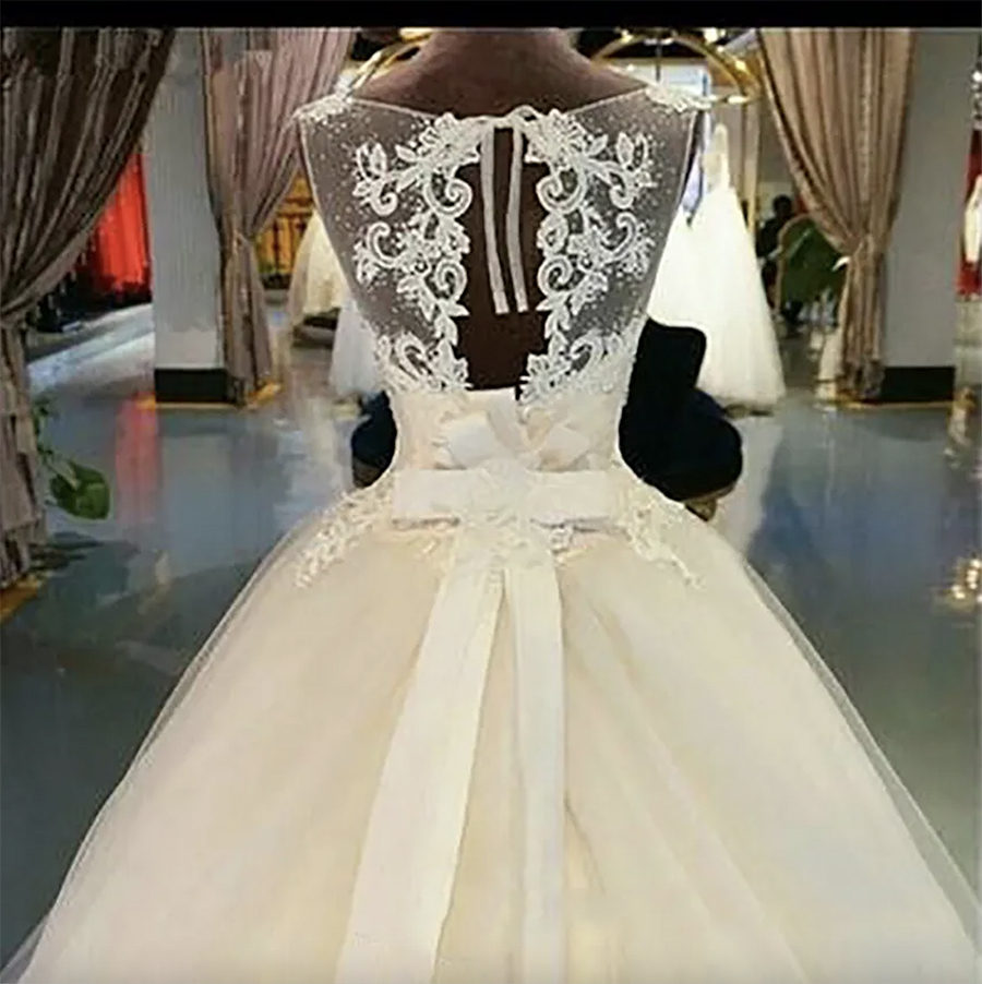 2024 Güzel Balo Elbise Kolsuz Tül Gelinlik İllüzyonu yaka Aplikes Elegnat Gelin Gowns Özel Made Mahkeme Tren