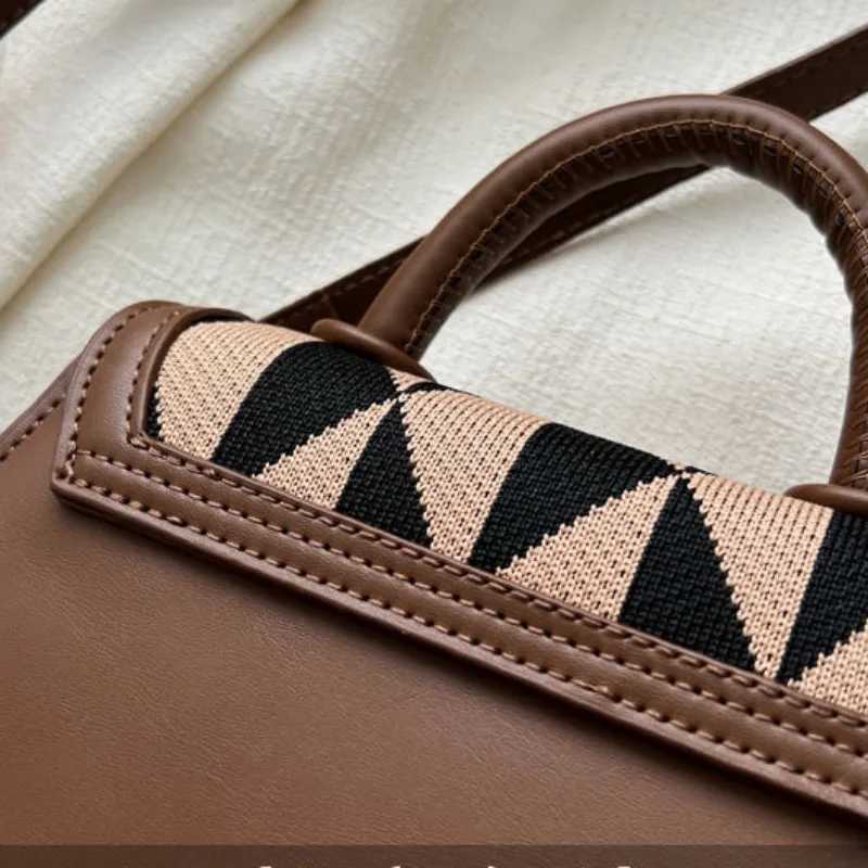 Borse a tracolla Borsa piccola popolare Borse da donna 2024 Borsa a tracolla di nuova moda Design di nicchia Borsa da sella portatile Borsa a mano Famale casual MochilaL2403