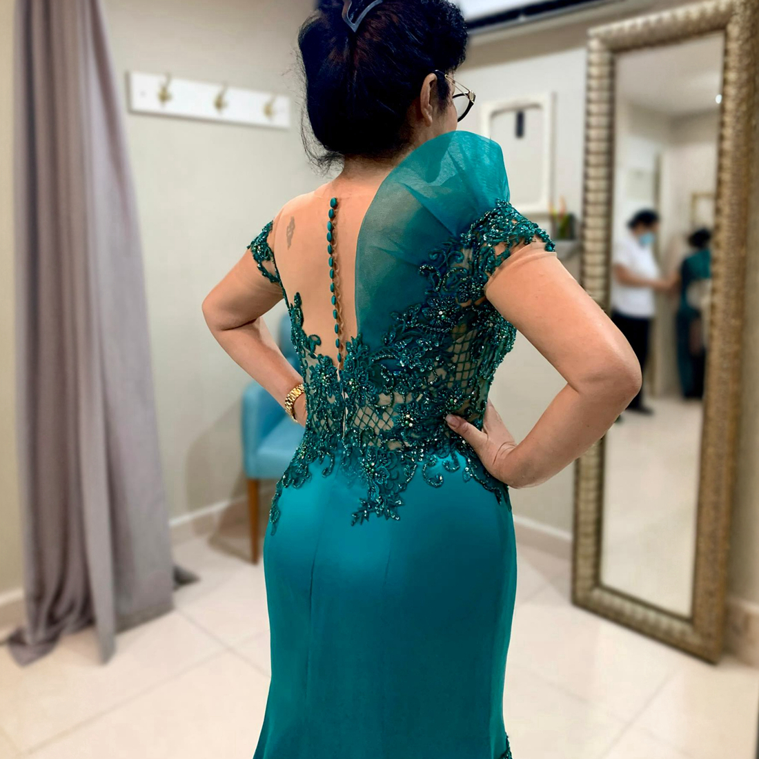 2024 Plus Size Mother of the Bride Gowns Hunter Green Illusion Formal Dresses for Women Short Sleeved Mermaid Lace Groom's Mother Dress for Wedding Marriage AMM156