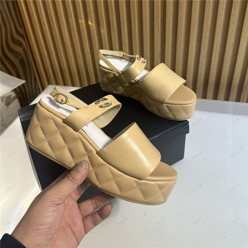 2024 hochwertige dicke untere offene Zehensandalen Hausschuhe Slingback-Metallschnalle echtes Leder Frauen einfarbige Plattformschuhe Damen High Heel Outdoor-Urlaub