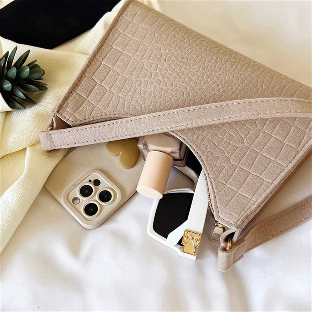 Messenger Bags Fashion Womens Felt Fabric Underarm Bag Vintage Crocodile Pattern Shoulder Bag Solid Color Handbags Casual Solid Color ClutchL2403