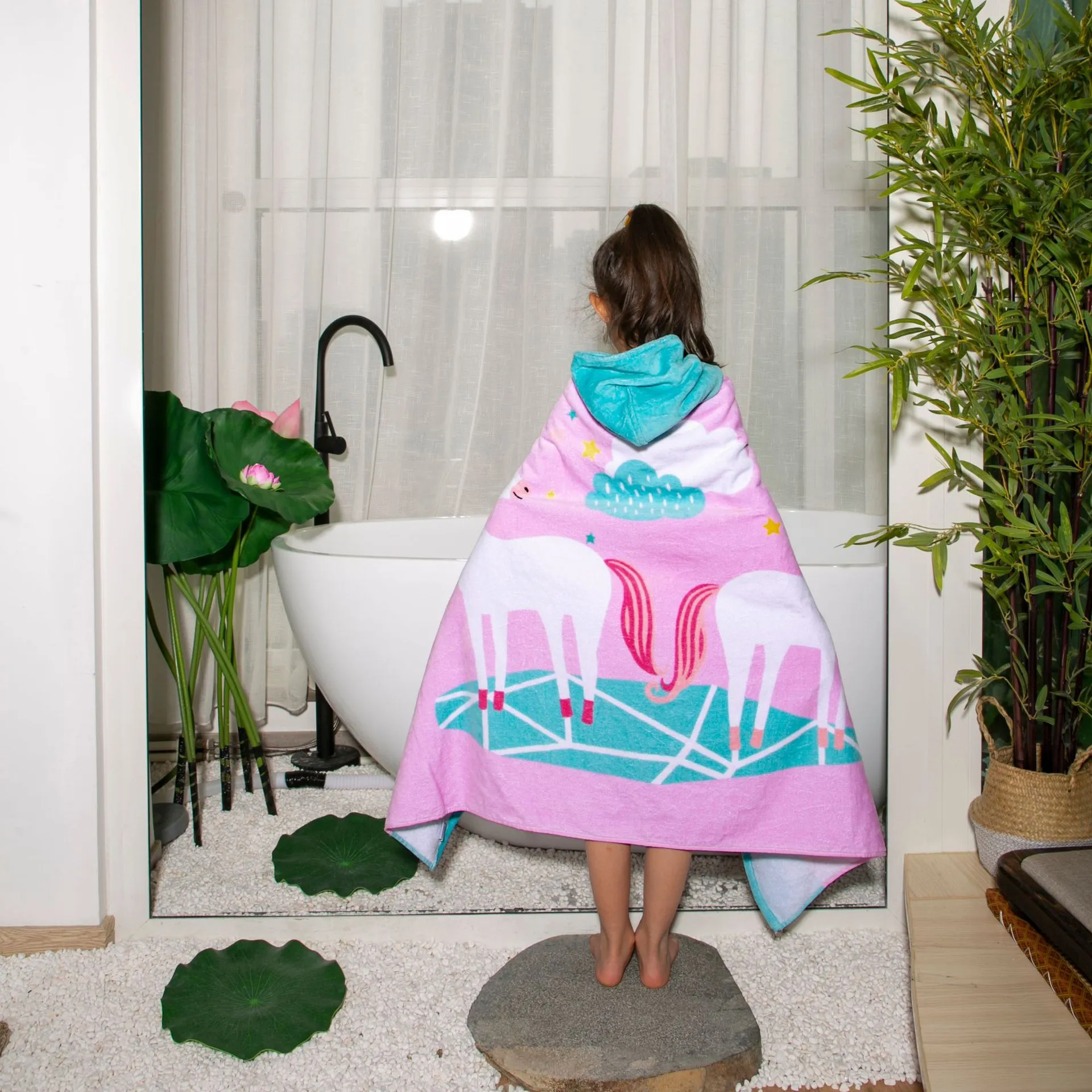 Barn duschhanddukar europeiska och amerikansk tecknad badbadstrandhandduk som simmar ren bomulls huva förlängda kappor