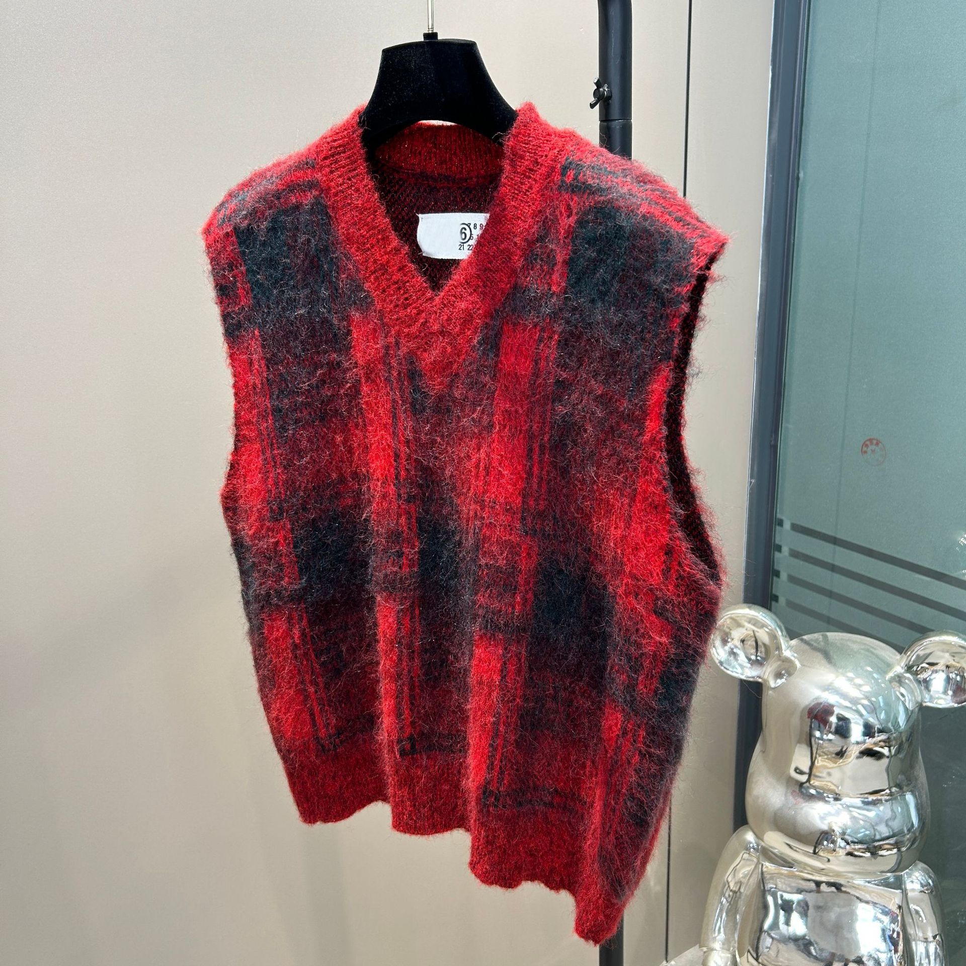 Pull à carreaux rouge ample, cardigan tricoté, dans la même série de gilet en mohair, début du printemps