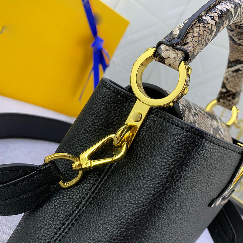 Övre handväska lyxig designer kvinnors tygväska boa constrictor läder lyfthandtag crossbody väskor mini plånbok kohud foder axel koppling väska v logotypväskan