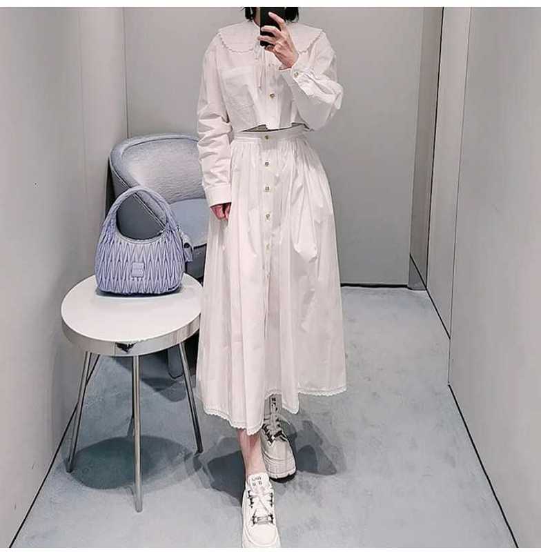 Röcke Designermarke Miu Miao's Weißer großer Swing-Rock, besticktes Patchwork-Einreiher-Hemd, vielseitig, locker, halbsommerlich, neuer Stil 5JCC