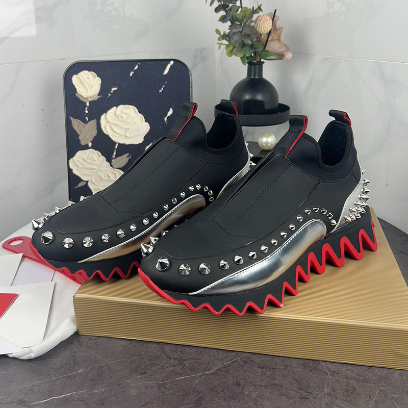 Mocassins de luxe de haute qualité pour femmes printemps nouveau type de vague conception inférieure hauteur augmentant les chaussures de loisirs couture supérieure antidérapante chaussures d'amoureux résistantes à l'usure