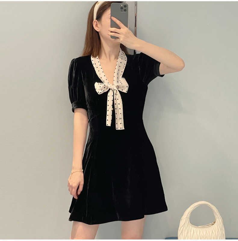 Basic & Casual Dresses Designer Brand Exquisite Velvet Black Dress with a Miu Style Bow Tie and Patchwork Short Sleeved Waistband, Elegant A-line Skirt 96AB