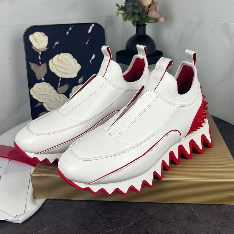 Mocassins de luxe de haute qualité pour femmes printemps nouveau type de vague conception inférieure hauteur augmentant les chaussures de loisirs couture supérieure antidérapante chaussures d'amoureux résistantes à l'usure