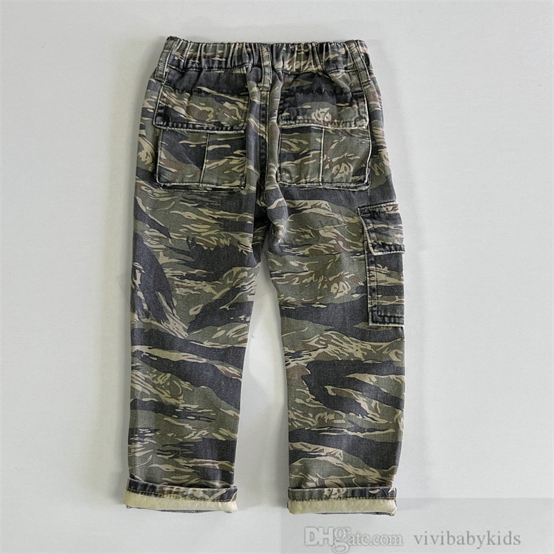 Vorbestellung für Jungen und Mädchen, AB-Patchwork-Camouflage-Jeans, modische Kinder-Cargohose mit Taschen, lässige Cowboy-Hose für Kinder. Warten Sie 15 Tage S1257