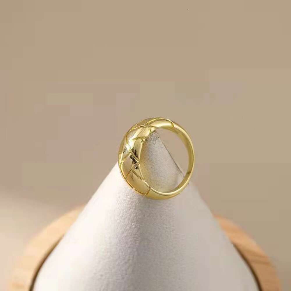 Fashionable Small Fragrant Style Diamond Grid Gold Ring, High-end Pigment Jewelry