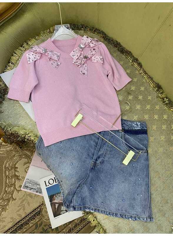 Kvinnors t-shirt designer märke 23 våren ny miu kort stickad skjorta fransk söt rosa hylsa tung industri bubbla topp 7hmd