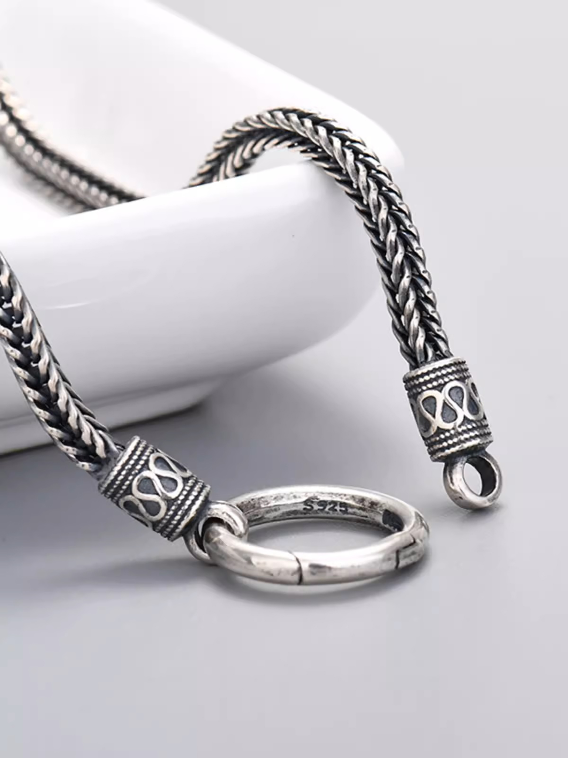 Mode S925 Sterling Silver Round Snake Bone Chain Men's Necklace Foxtail Chain Halsband för män och kvinnor tjocka 2 mm avancerade smycken