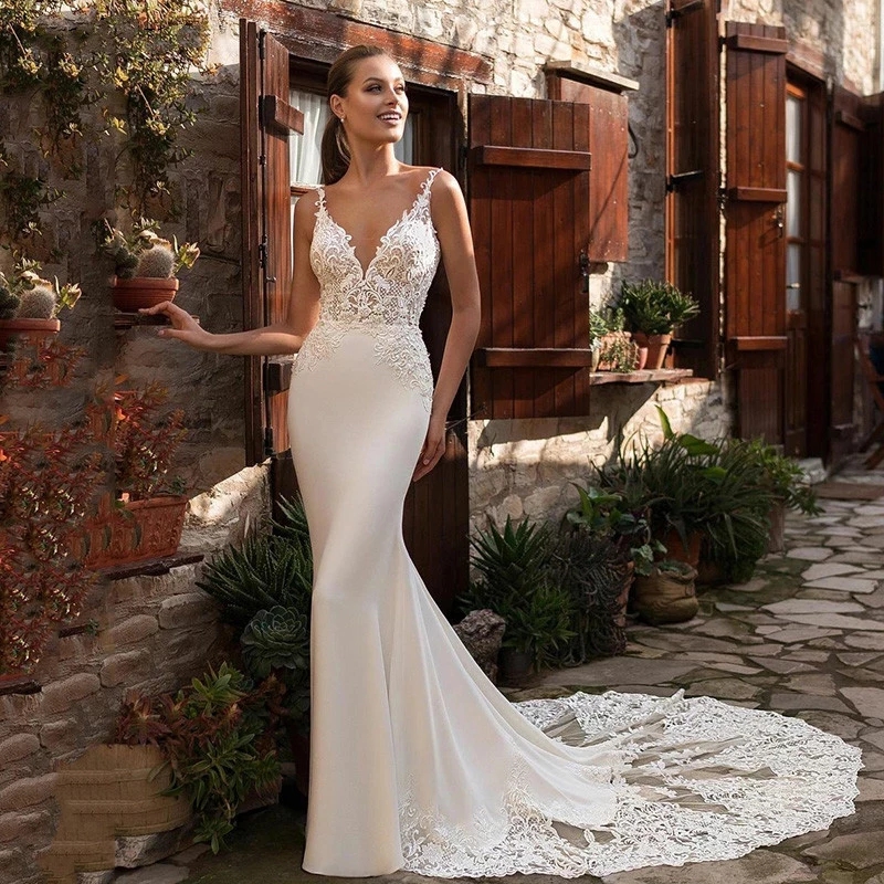 Bohemian Lace Mermaid Wedding Dresses V Neck Sexy With Straps Backless Elegant Bridal Gowns Simple Boho Garden Robes de Mariee Court Train Bride Dress Slim Fit CL3405