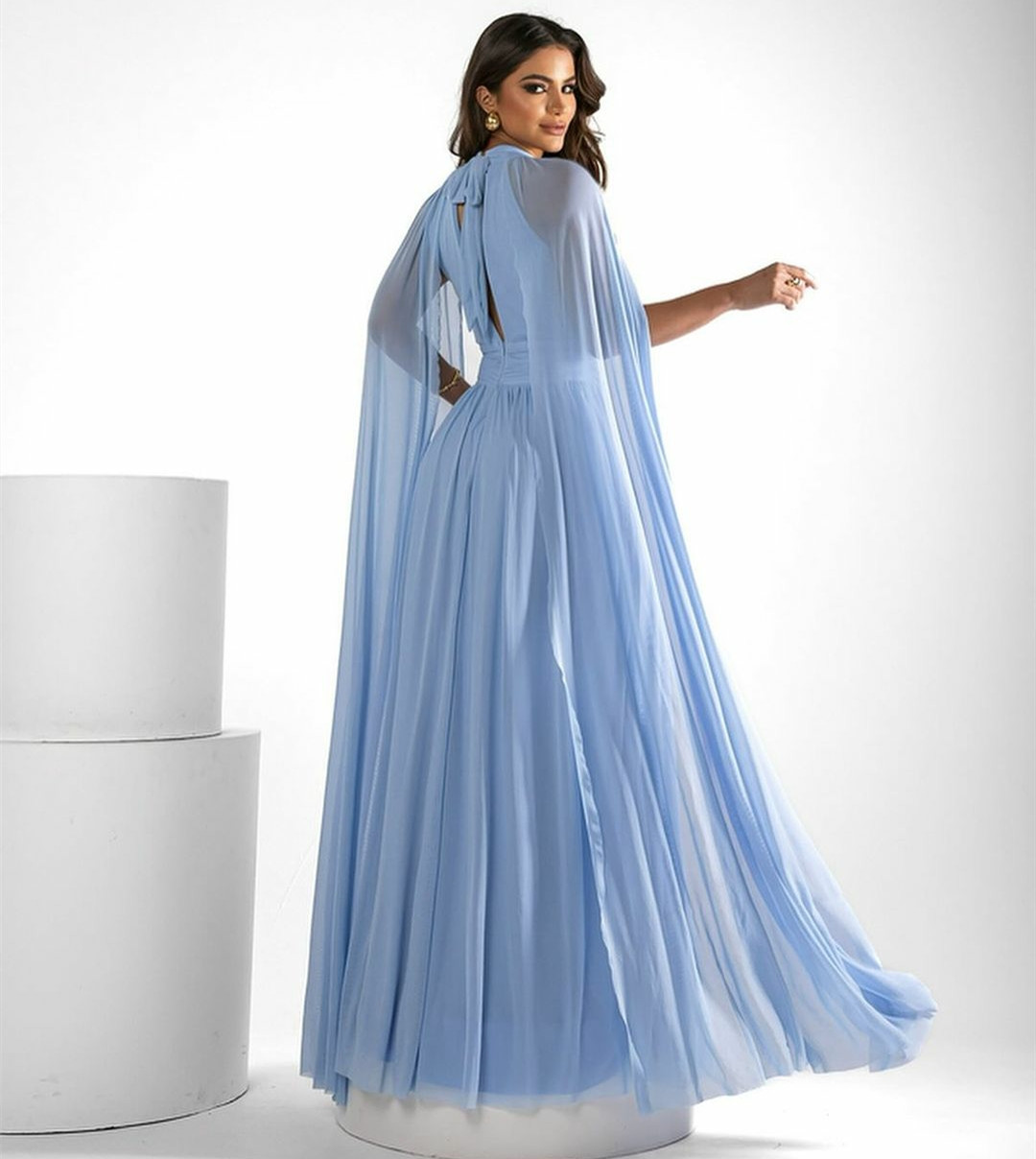 Robes de bal plissées longues bleu clair chic avec Cape a-ligne col haut en mousseline de soie longueur de plancher fermeture éclair dos robes de bal pour les femmes