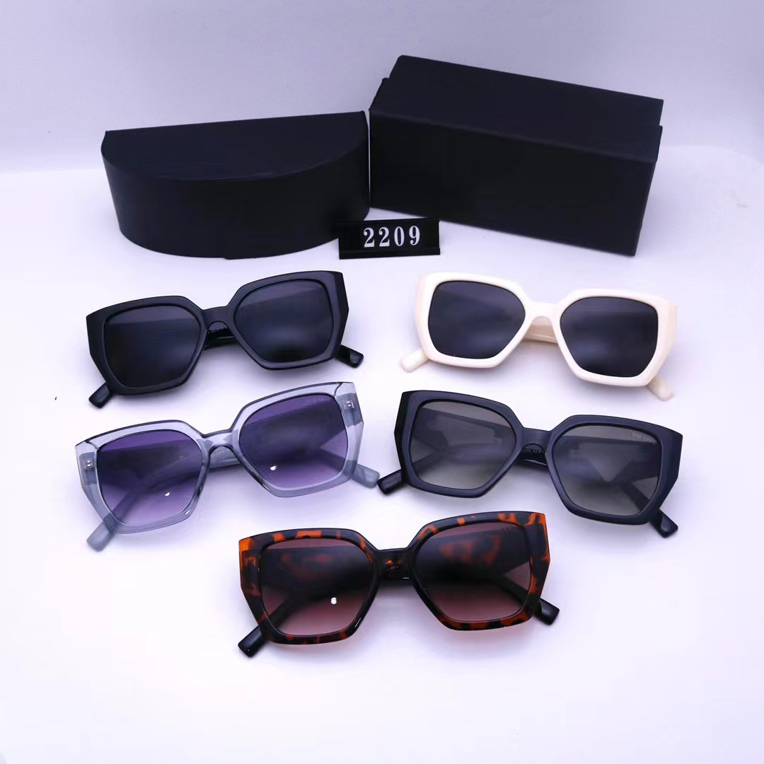 2024 Luxury Brand Small Frame Sun Shades Glasögon Vintage Glasögon Square Designer PRA Solglasögon för kvinnor med logotyp