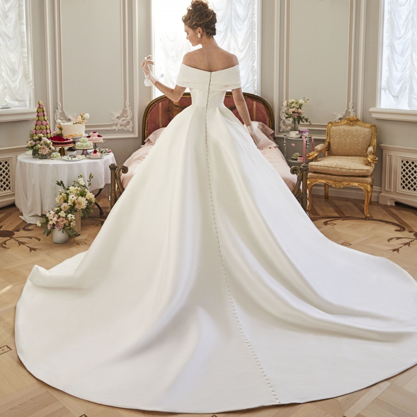 Chic off Off Princess Ball suknie ślubne Suknie ślubne Proste eleganckie satynowe tylne guziki Bride Suknie Recepcja Sweet Train Women Bridal Sukienki de Mariee Cl3408