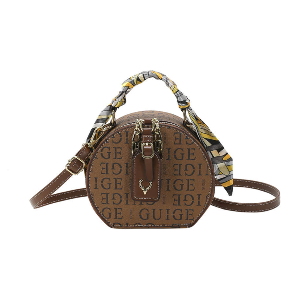 Fabricante de bolsa leve de marca de luxo de ombro único com letras impressas bolo redondo crossbody simples e versátil para transporte diário bolsa feminina