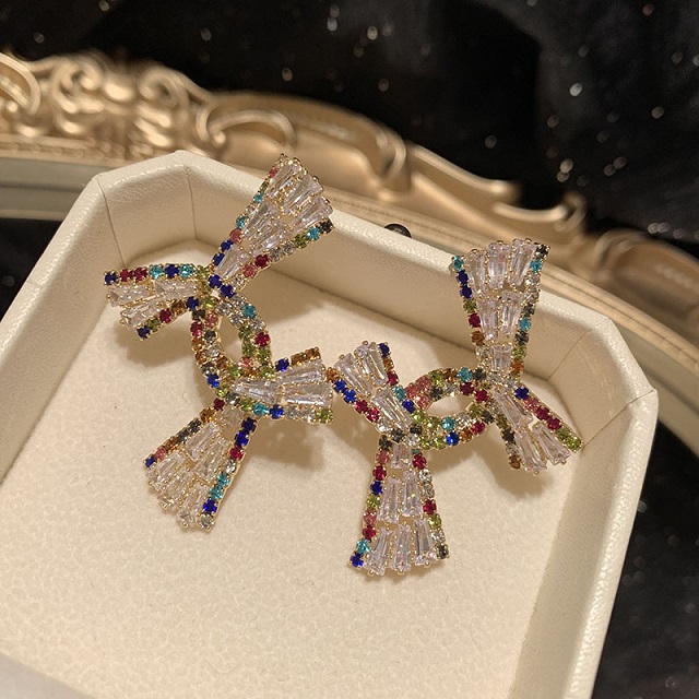Ins ny mode söt båge örhänge gnistrande färgglada diamantkristall zirkonia koppar studörhängen för kvinnliga flickor med presentförpackning