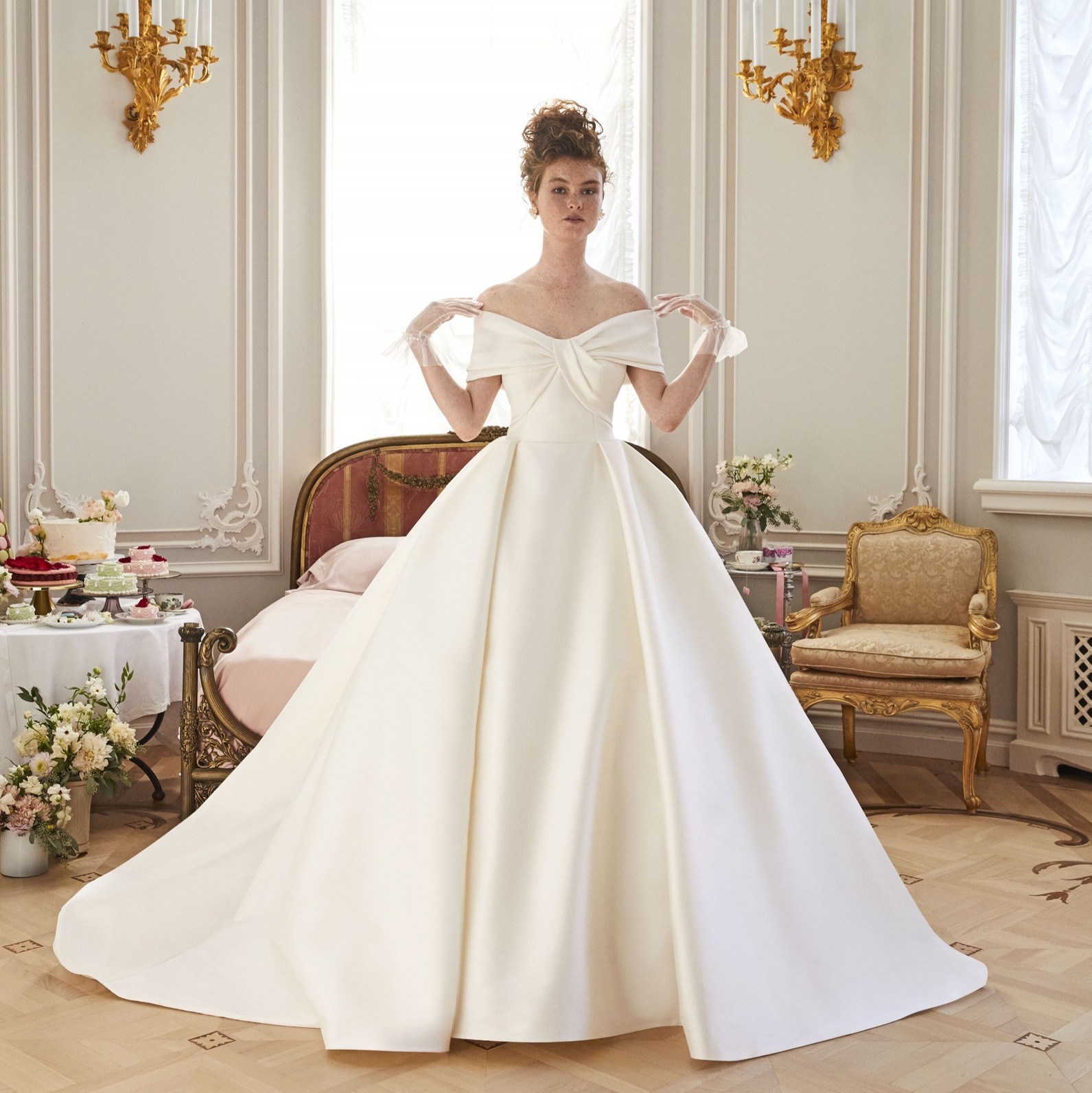 Chic off Off Princess Ball suknie ślubne Suknie ślubne Proste eleganckie satynowe tylne guziki Bride Suknie Recepcja Sweet Train Women Bridal Sukienki de Mariee Cl3408