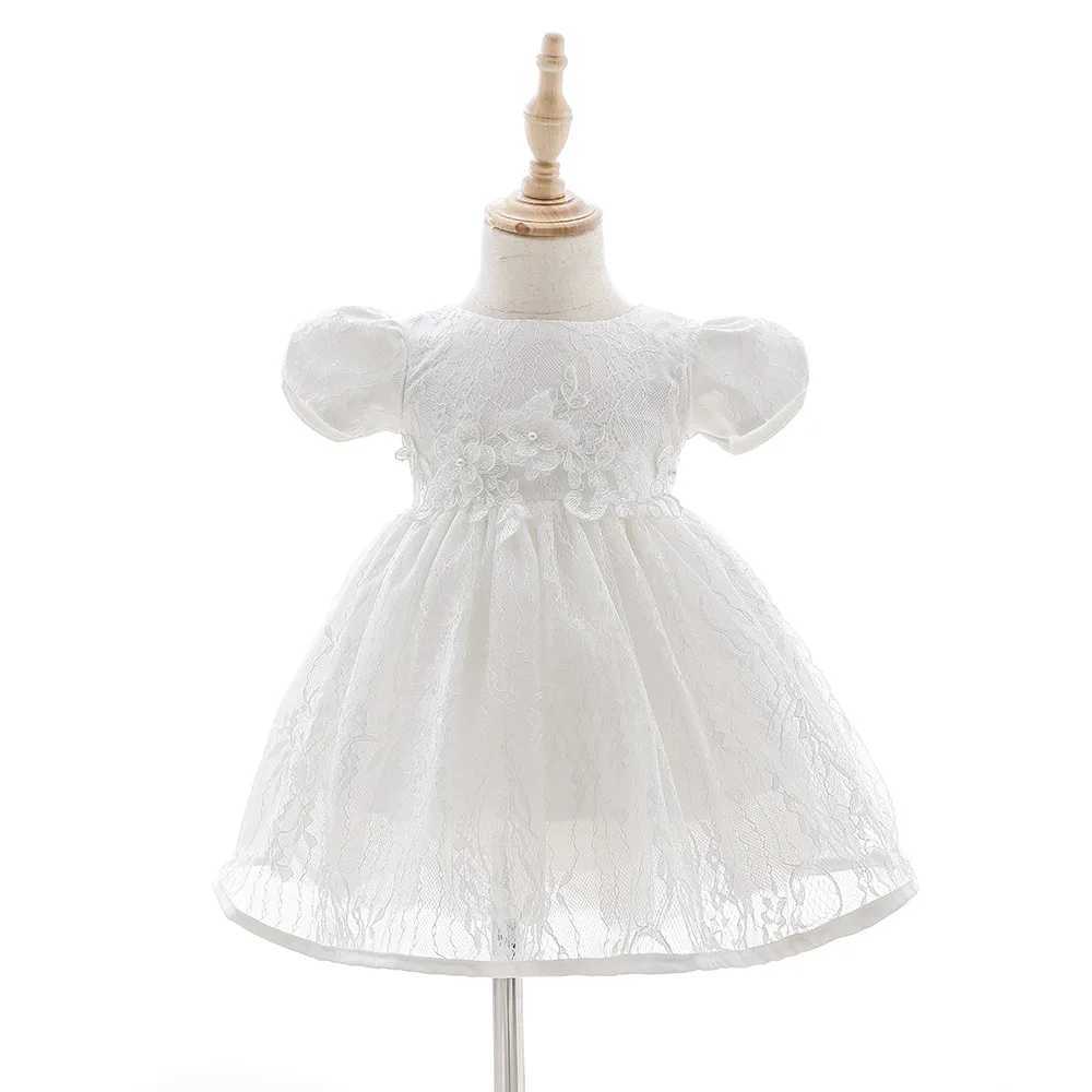 Kız Elbiseleri Kabarık beyaz dantel bebek doğum günü elbisesi bebek vaftiz elbiseleri çocuk prenses giymek kız parti giysileri şapka ile 12 24 ay d240425