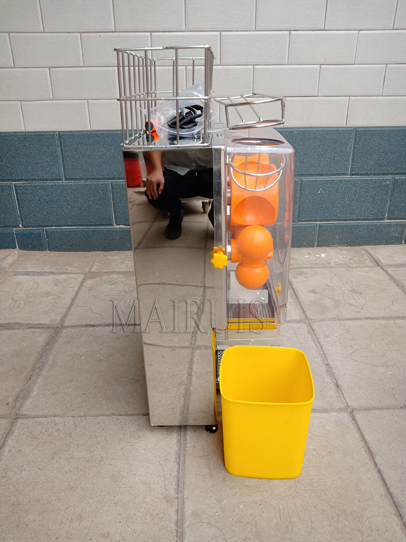 Commercial Automatic 220V 110V Tabletop Orange Juicer Squeezing Machine 120W Efficient