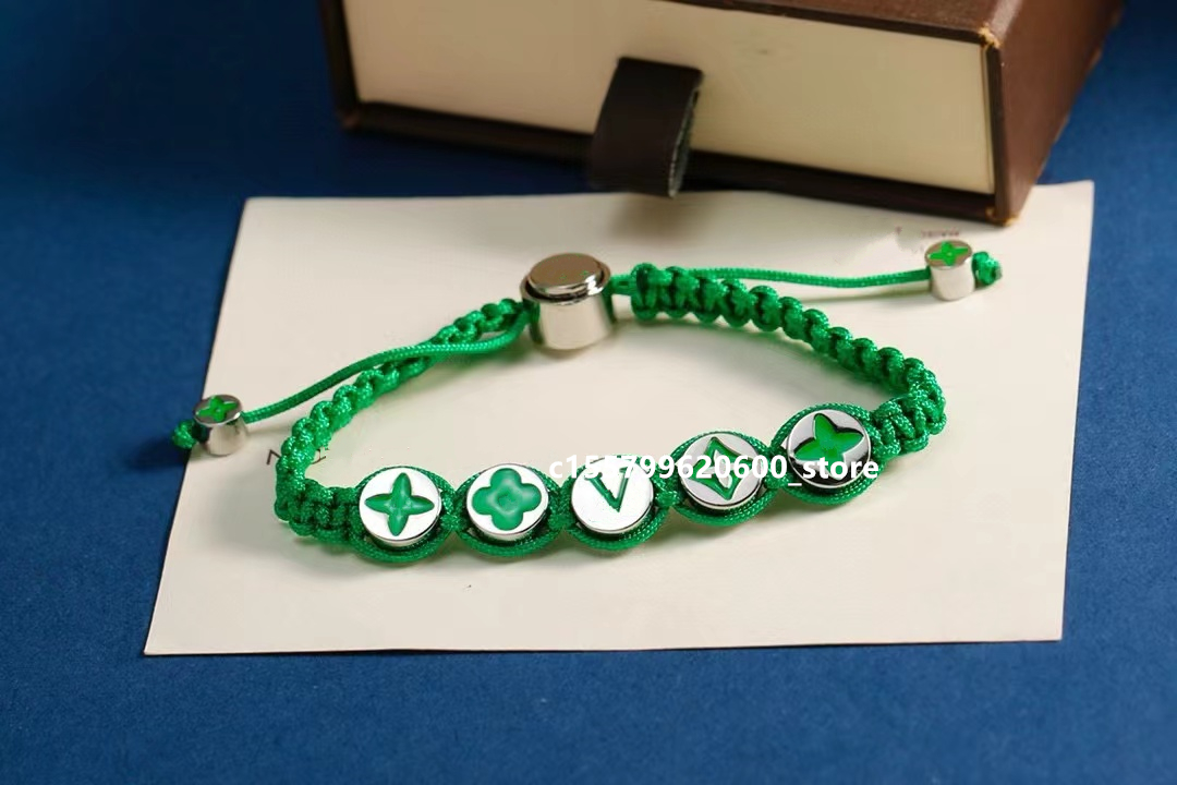 2024 Bracciale di design di lusso rosso, verde, nero, decorazione minimalista con motivo a lettere multicolore regali di San Valentino uomini e donne