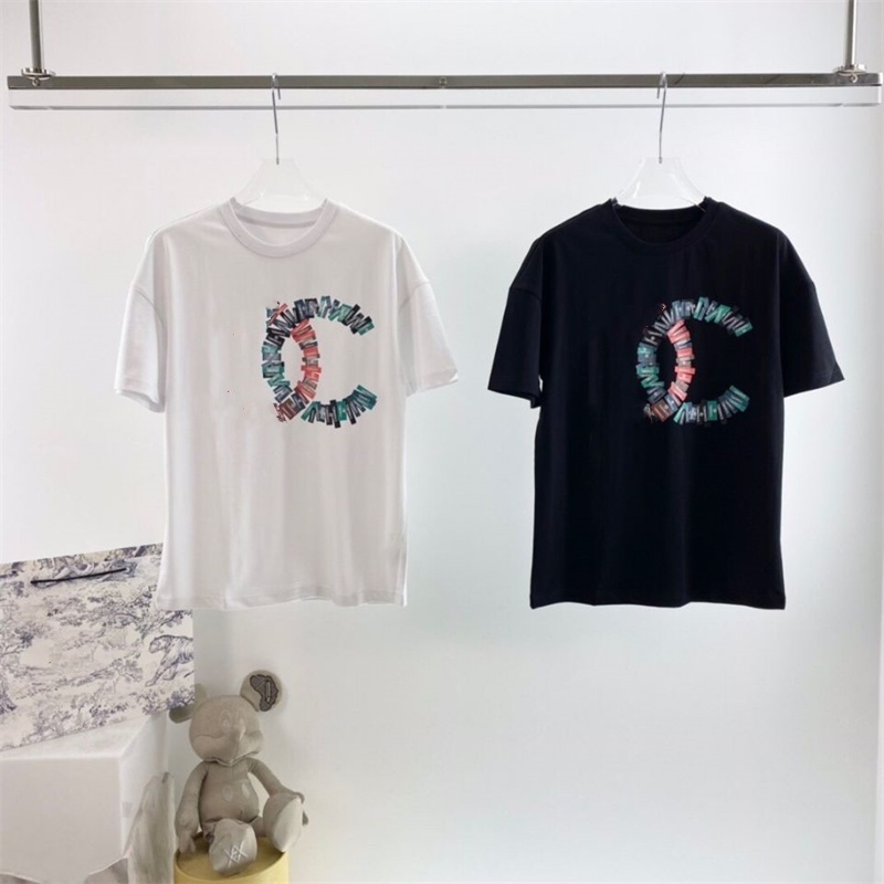 T-shirt homme, créateur sportswear, lettres brodées sur short, couleur arc-en-ciel luxueuse, gris noir et blanc, mode sport d'été, haut et manches en coton