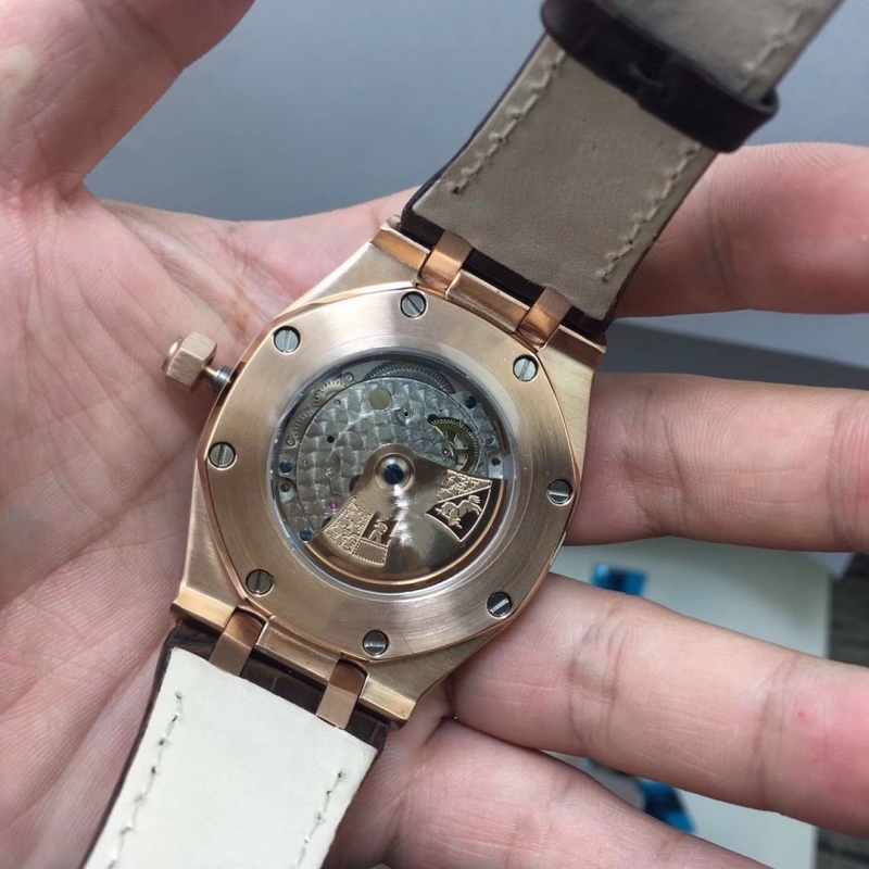 Luxe designer klassiek mode automatisch horloge Maat 41 mm De wijzerplaat is bezet met diamanten Koeienhuid band Saffierglas waterdicht Kerstcadeau