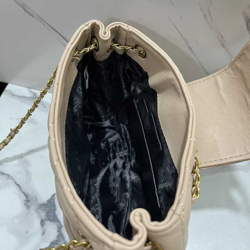 Axel modeväska tillverkare chockade priser ny postman väska gjord av äkta läder med diamantnät kedja antik söt kors underarmsäck