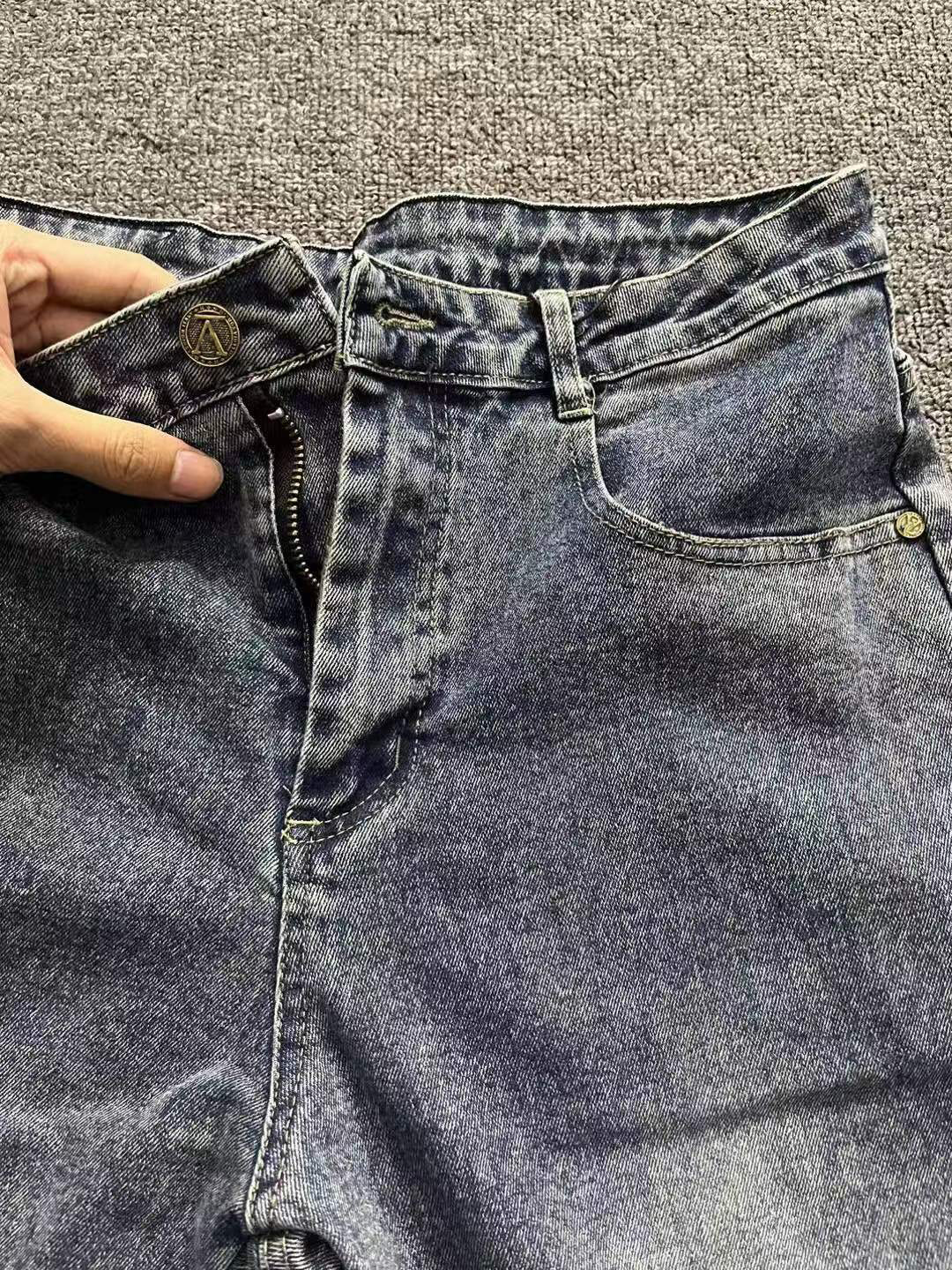 Mens denim tasarımcısı yeni gri denim pantolonlar streç fit denim pantolon pamuk pantolon yıkanmış düz bacak rahat retro sokak aşınma gündelik spor pantolonlar koşu pantolon