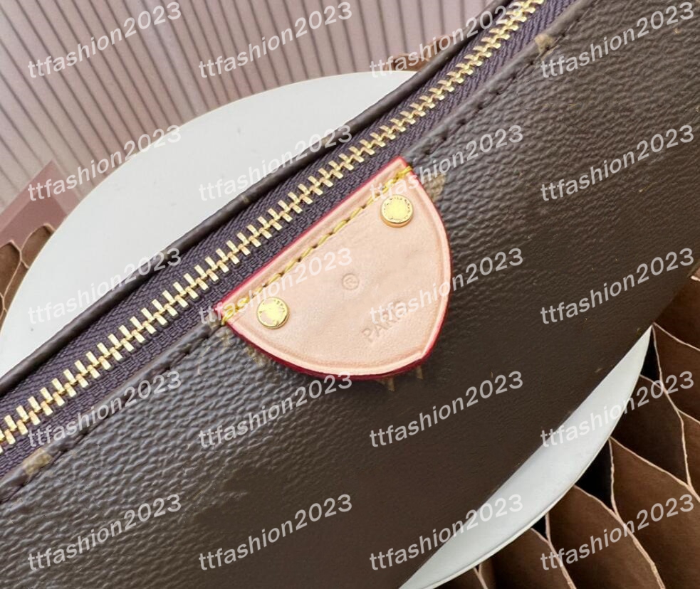 حقيبة مصممة حقيقية من الجلود النسائية حقائب 2024 Pochette Tirette الكتف حقيبة عتيقة مع قفل محفور حقيبة حقيبة جديدة على غرار