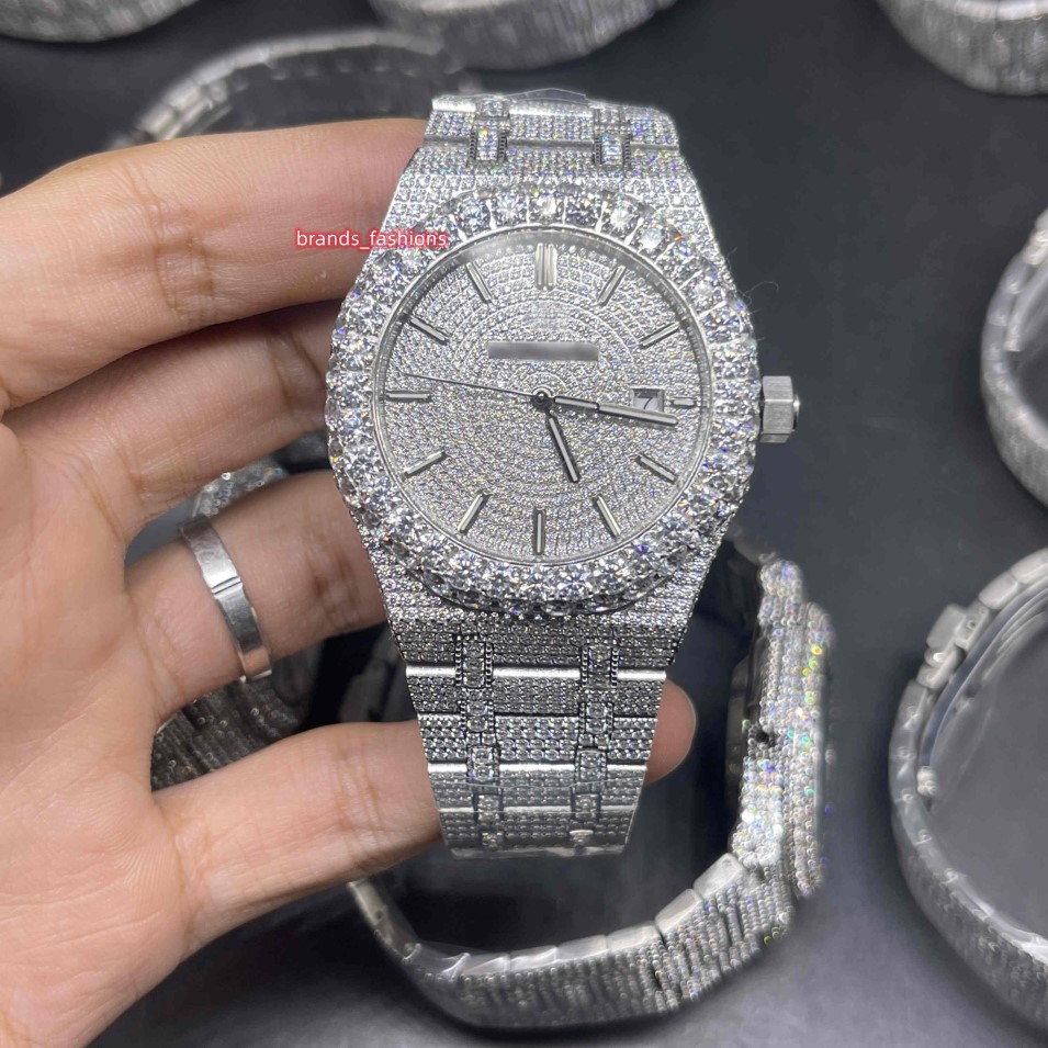 La dernière montre hip hop pour hommes en 2023, grande lunette en diamant, montre brillante galvanisée de qualité supérieure, diamants CZ, plein diamant, fac188n