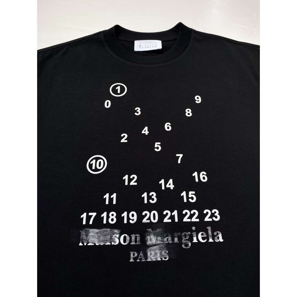 Meichao Style 2024 Mira Classic Calendar Digital Foam Printing半袖男性と女性のゆるい丸い首Tシャツの夏