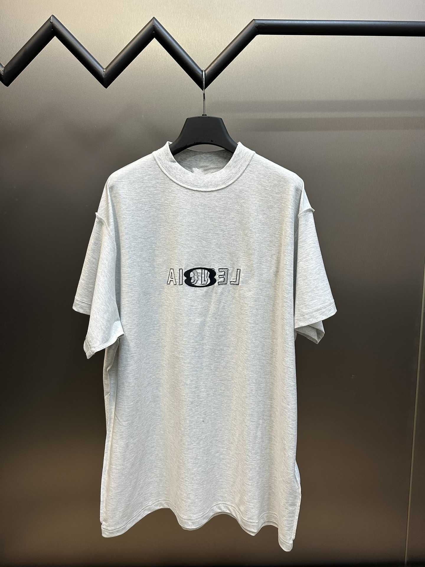B Correct High Version High Quality 24SS Embroidery Reverse Letter Embroidery Casual Mens and Womens Loose Short Sleeve T