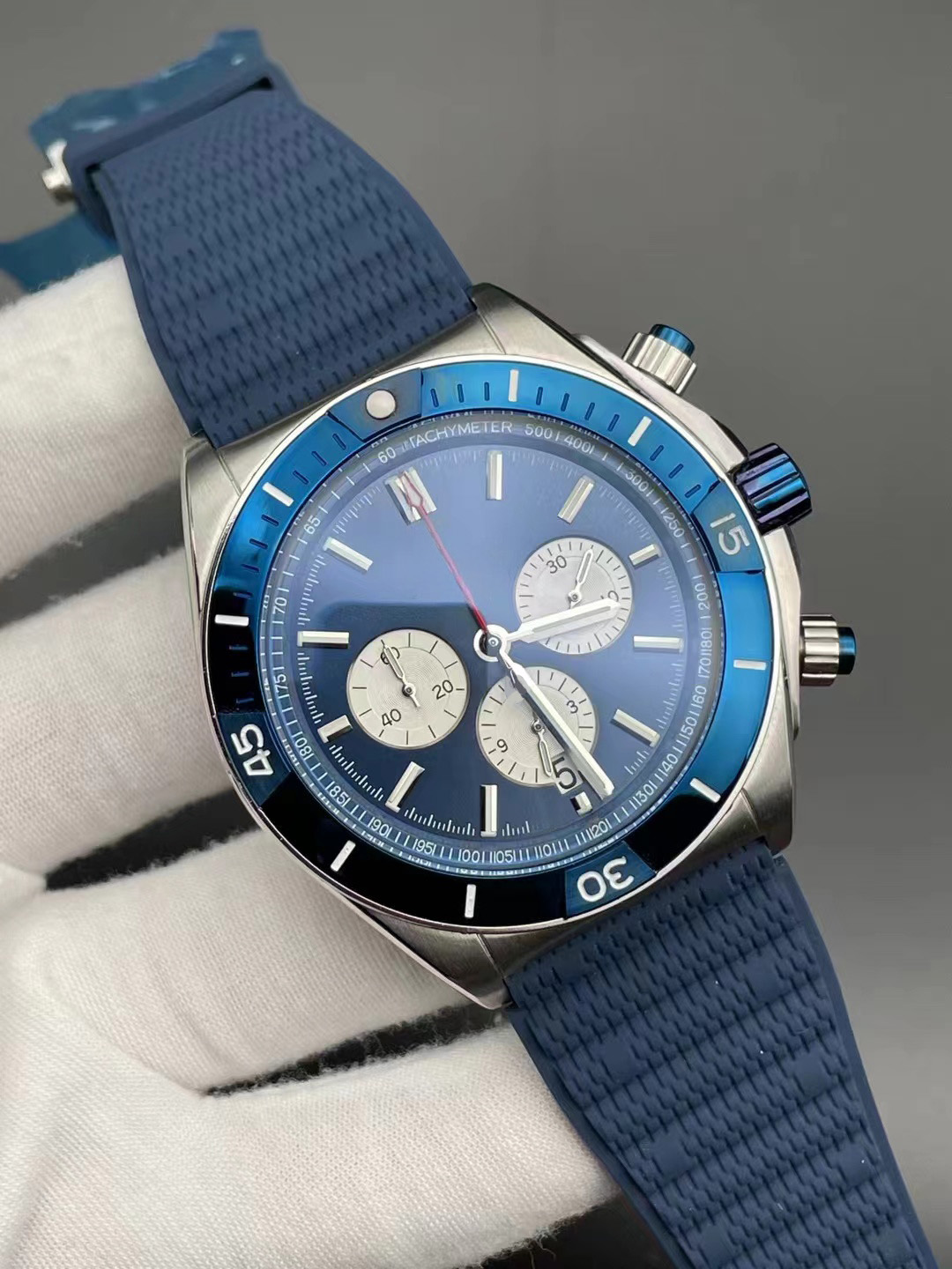 Fashionabla ultratunna herrkvartssportklocka AAA+Högkvalitativt rostfritt stålfodral med Blue Bezel Sports Chronograph Multifunktionell rörelse Sapphire Glass