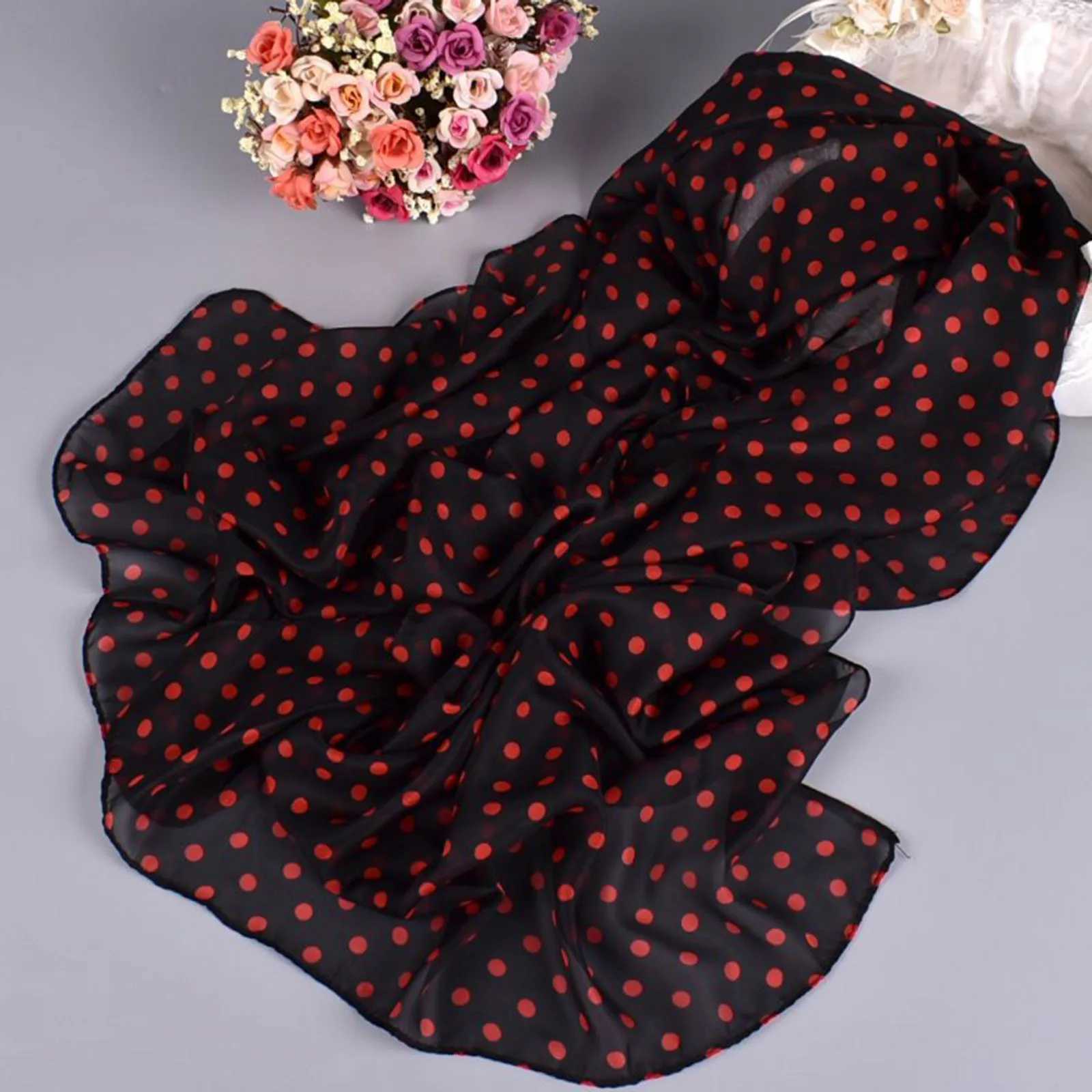 Sarongs Womens Polka Dot Printed Soft Chiffon sjal Förpackning Square Scarf Womens Neck Silk Scarf Headband Hairband Gift 240325