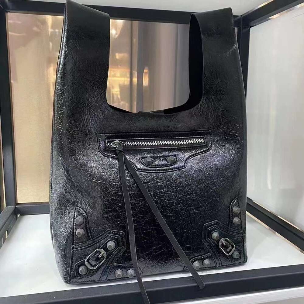 Borsa negozio diretto in fabbrica Spedizione gratuita Netizen Stessa borsa da canotta moto versatile nera palmare Tendenza da donna 2024