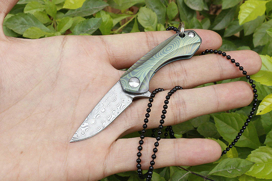 High Quality Small Damascus Folding Knife VG10 Damascus Steel Blade TC4 Titanium Alloy Handle Necklack Chain Knives Pocket Folding Knives