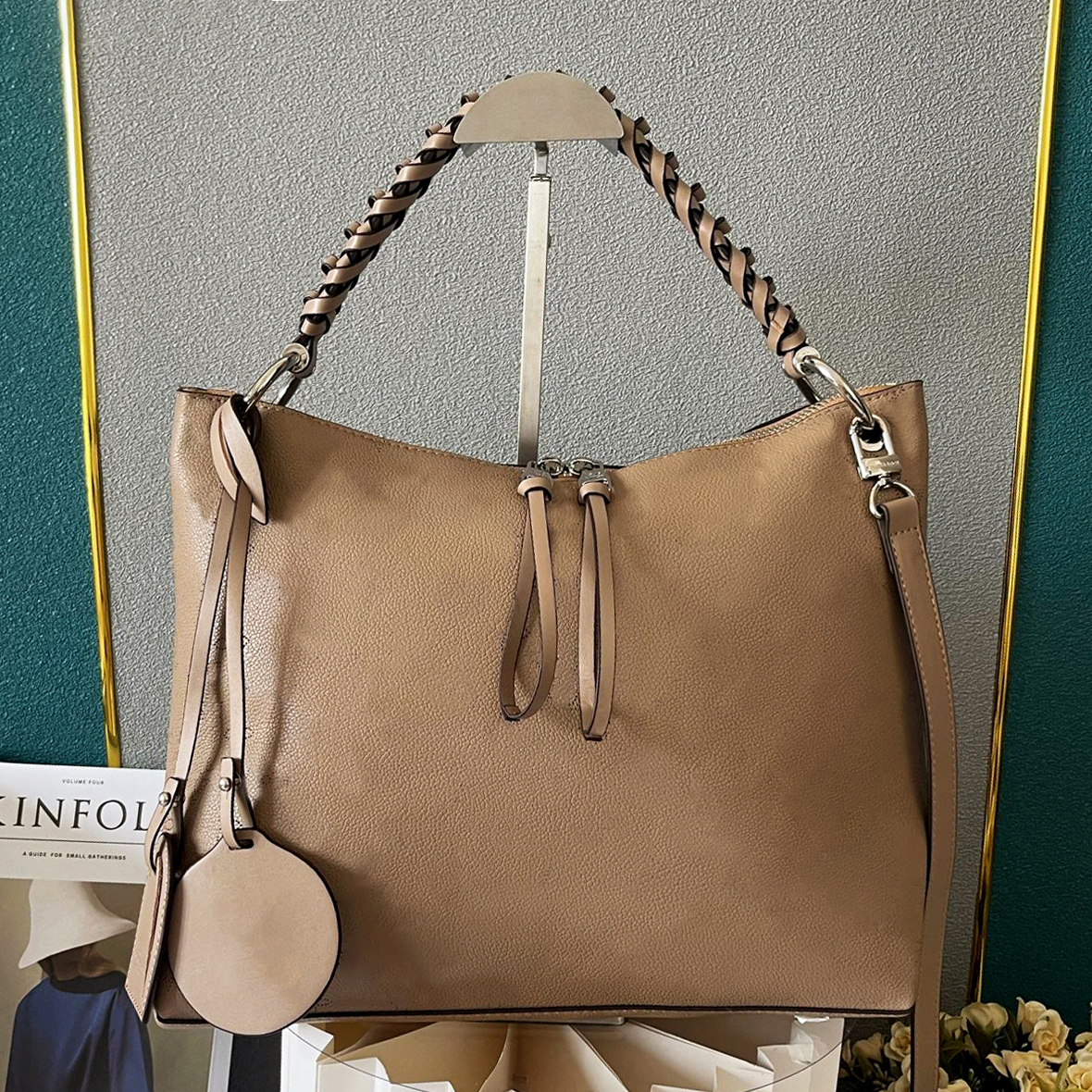 Borsa tote da donna Borsa hobo Borsa a tracolla di lusso Borsa a tracolla di lusso di qualità 7A Pelle di vitello fiore traforato Borsa moda business Borsa a tracolla grande borsone firmato