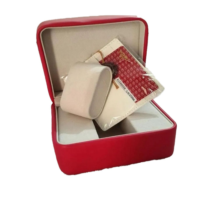 Nieuwe vierkante rode dozen horlogeboekje, kaartlabels en papieren in Engelse horlogedoos, origineel binnenste buiten herenpolshorloge