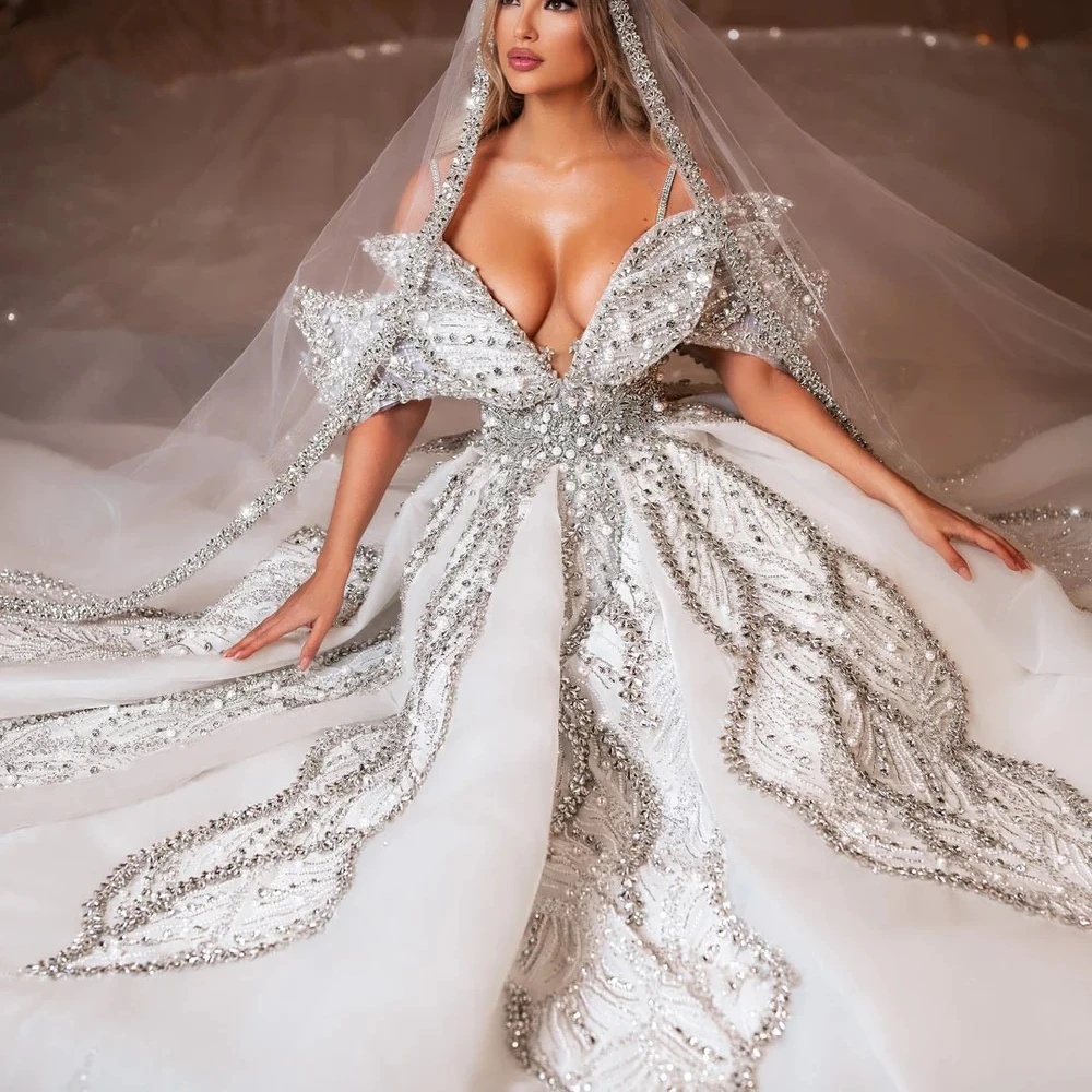 Abiti da sposa classici in cristallo Abiti da sposa senza spalline Abiti da sposa con paillettes su misura Abito da ballo senza maniche Sweep Train Vestido de novia