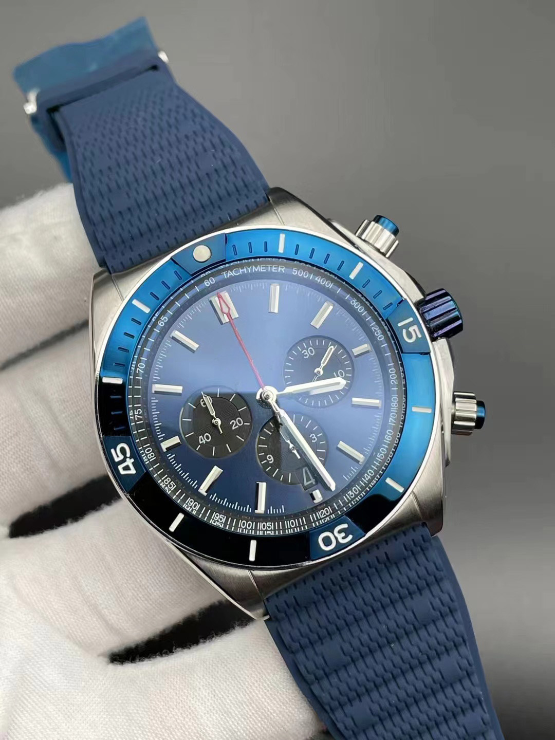 Fashionabla ultratunna herrkvartssportklocka AAA+Högkvalitativt rostfritt stålfodral med Blue Bezel Sports Chronograph Multifunktionell rörelse Sapphire Glass