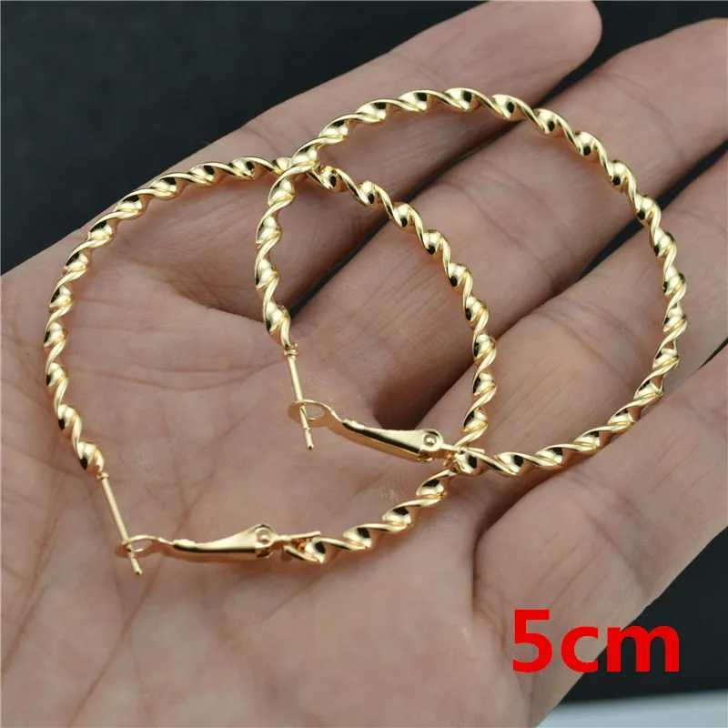 Hoop Huggie 50mm 60mm 70mm simple spiral large hoop earrings womens statement fashionable large round ring earrings party jewelry girl gifts 240326