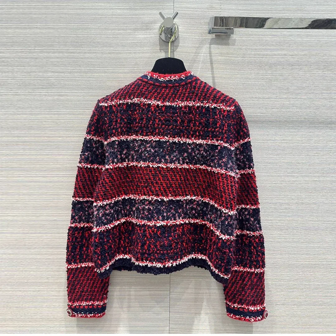 2024 Hösten/vintern Ny kvinnors O-hals Red Navy Blue Contrast Stripe Single Breasted Pocket Sticked Women's Cardigan tröja