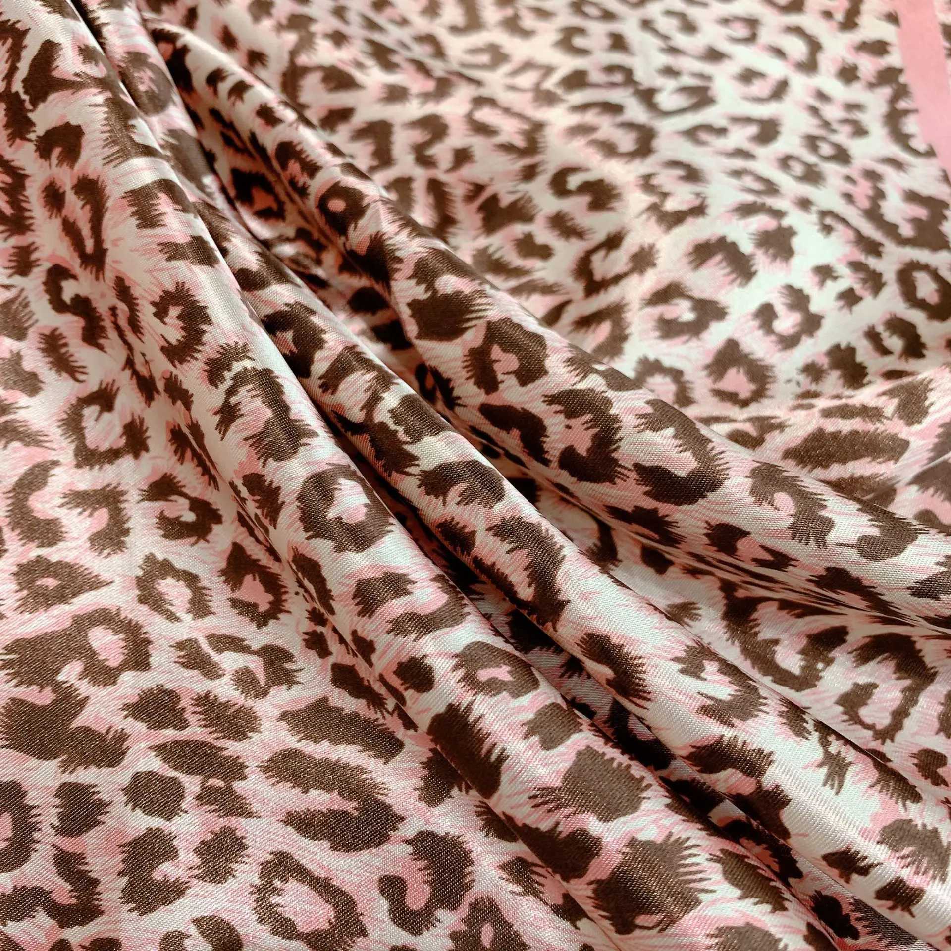 Pareos Bufanda de verano Seda cuadrada Estampado de leopardo Escote Fuente Diadema Diadema grande Diadema para mujer Mantón Nueva primavera 2022 240325