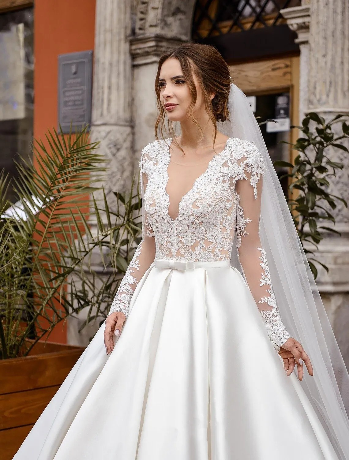 Classic V Neck Satin A Line Wedding Dresses Long Sleeves Stylish Lace Appliqued Church Formal Bridal Gowns With Bow Belt Sweep Train Bride Women Robes de Mariee CL3419