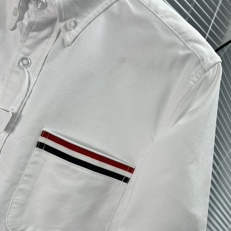 Versão alta com bolso no peito vermelho, branco, azul com alça de tecido casual camisa branca masculina