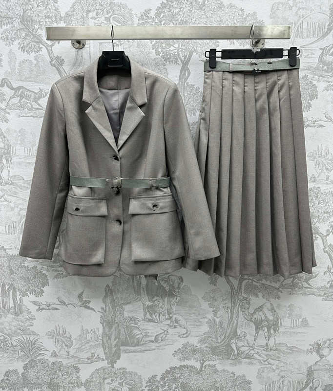 Women's Suits & Blazers designer brand Spring/Summer New Pra Loose and Casual British Style Simple Versatile Slim Fit Belt Flip Collar Suit Coat for Women FPAD