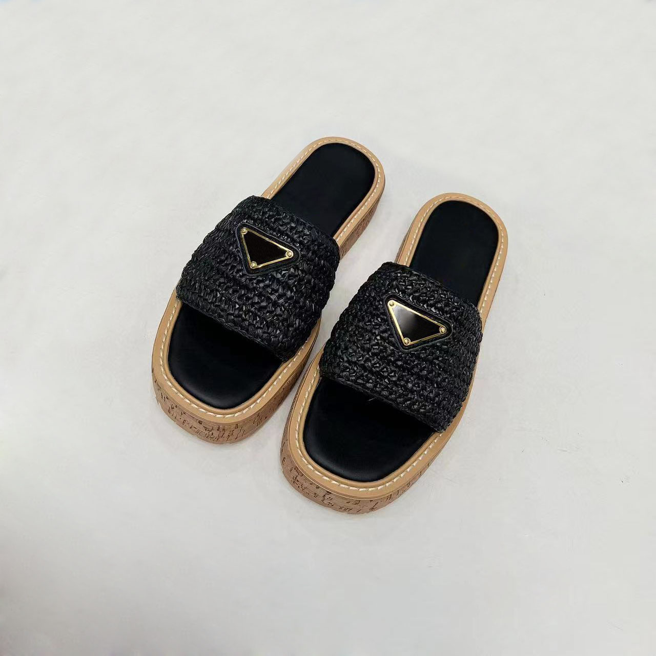 Avec des sandales de boîte Slippers glissades de la chaussure décontractée Designer Designer Femmes Slipper Flip Flop Luxury Lightweight House Black Sandales